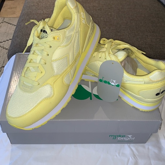 BNWT DIADORA Yellow Gelato Sneakers - Picture 1 of 8